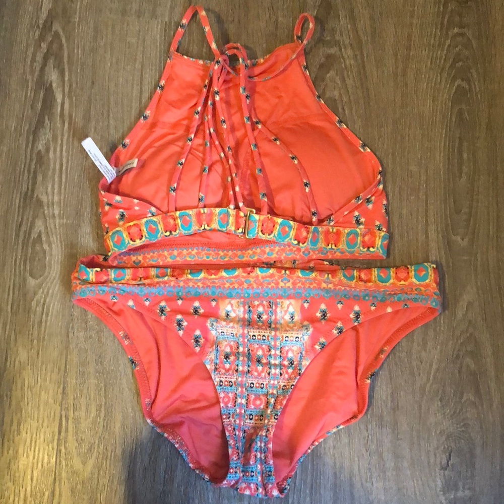 Bikini - Picture 2 of 2